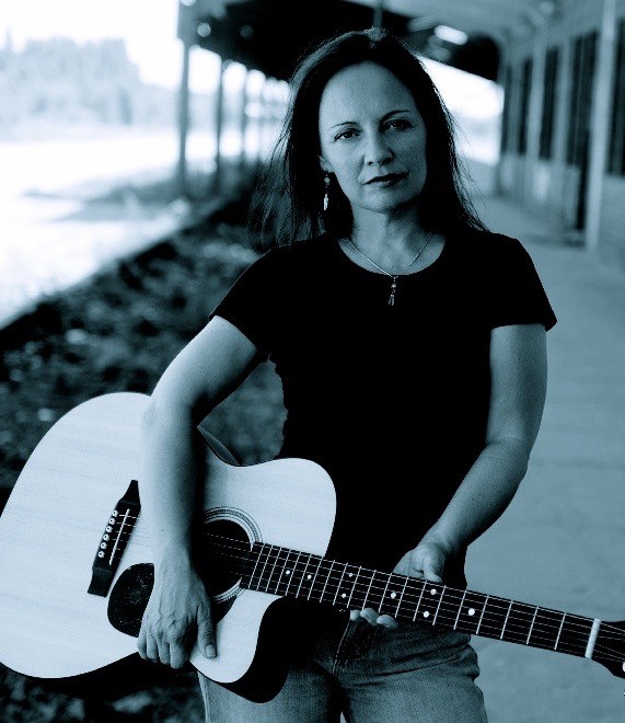 Profile image for Sylkie Monoff